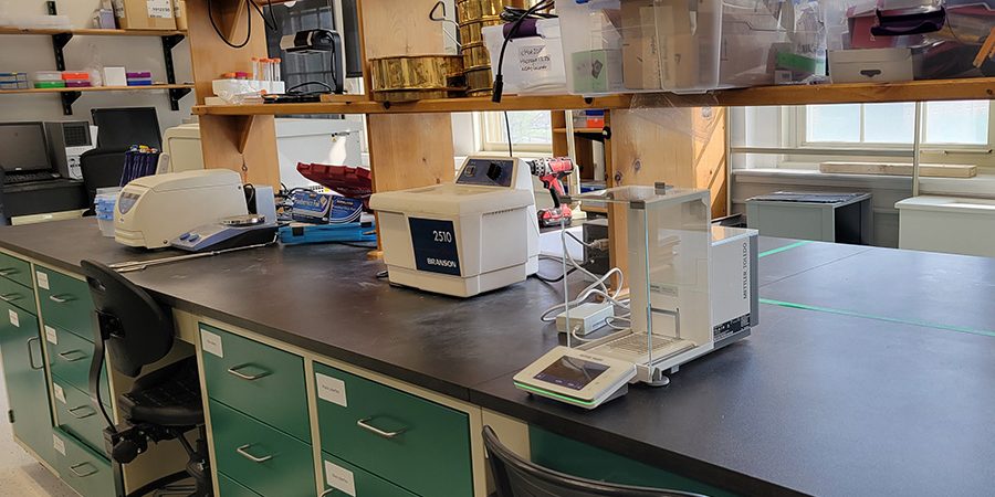 Lab bench – analytical balance (Mettler Toledo), centrifuges, hot plates, shakers.